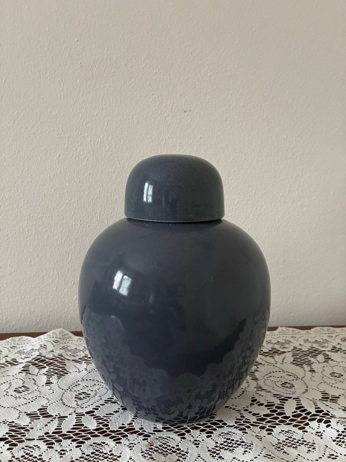 Grote donkergrijze keramische pot met deksel, Antiek en Kunst, Ophalen