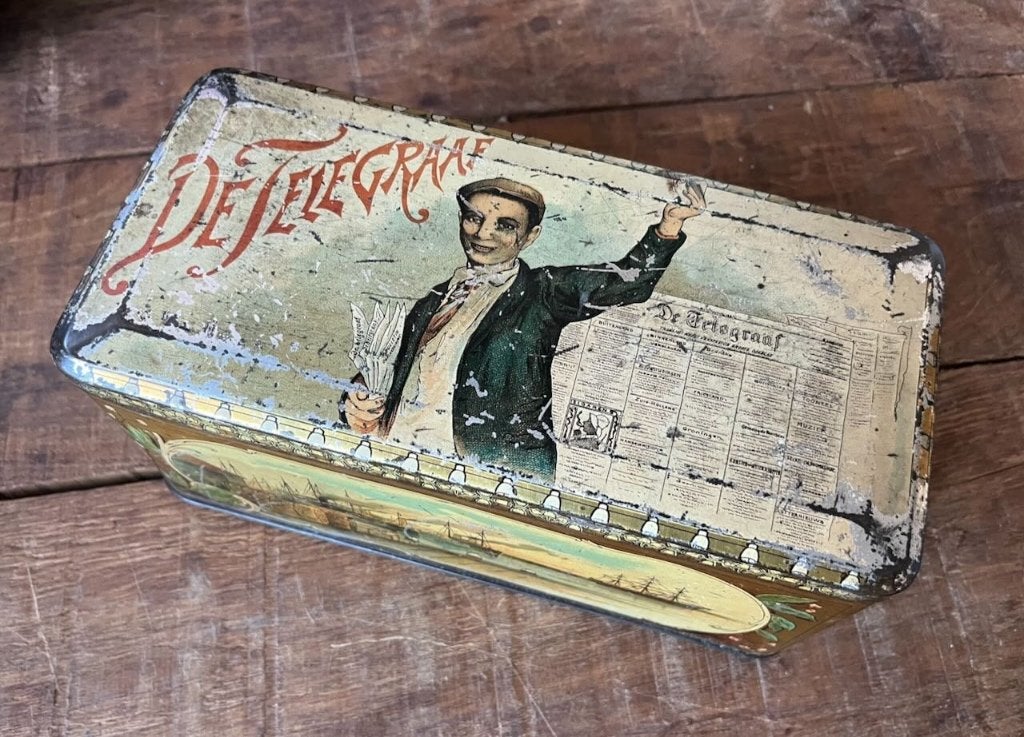 Blik  De Telegraaf, ca. 1910 - 111 x 235 x 100 mm. (1), Verzamelen, Blikken, Ophalen of Verzenden, Gebruikt, Overige