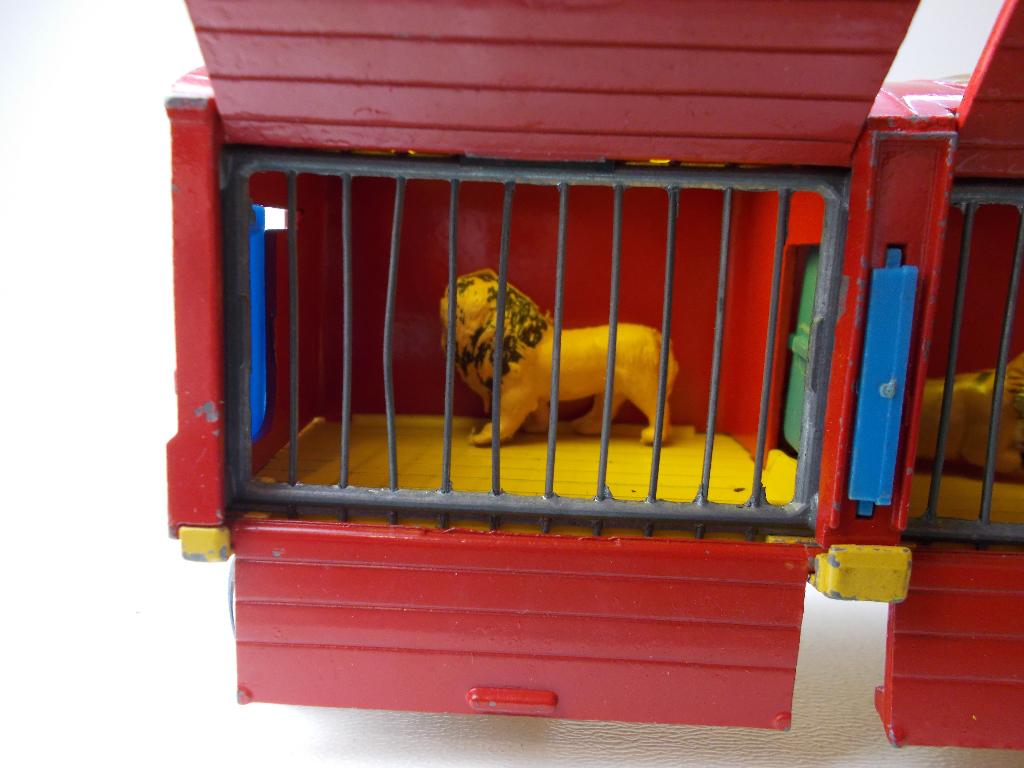 1962 Corgi Major Toys 1123 CIRCUS ANIMAL CAGE +2 ANIMALS -A-, Ophalen of Verzenden, Zo goed als nieuw, Overige typen, Corgi