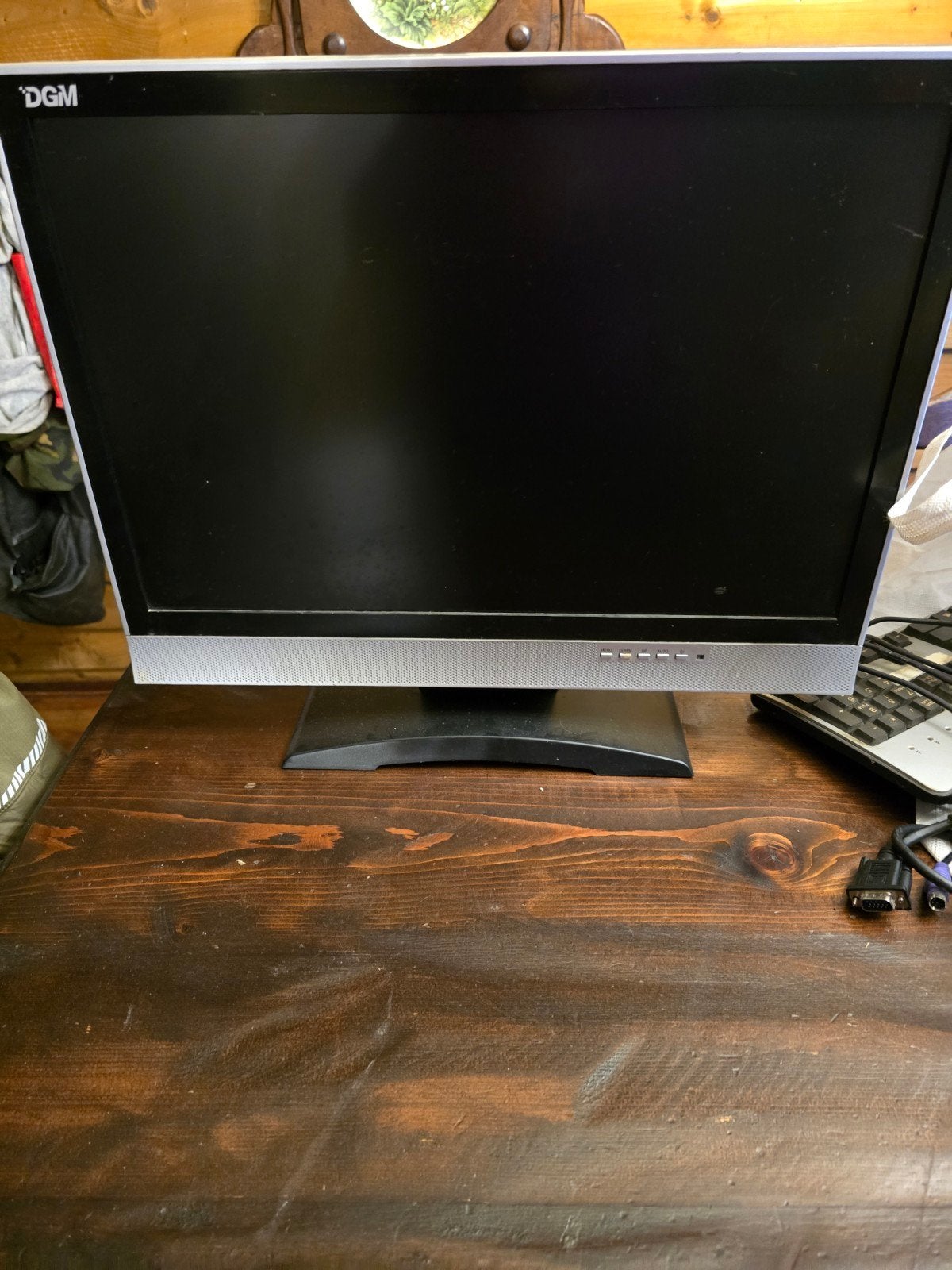 gratis DGM Monitor met VGA en DVI aansluitingen, Ophalen, Gebruikt, Kantelbaar, Full HD