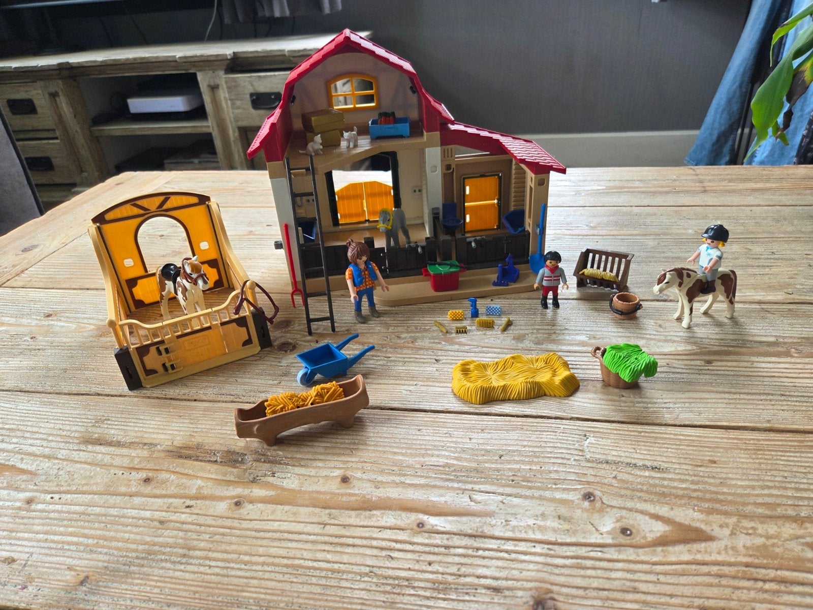 Playmobil Manege met paarden en accessoires, Ophalen of Verzenden, Zo goed als nieuw, Complete set