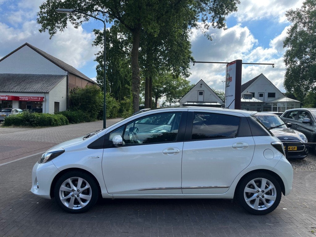 Toyota YARIS 1.5 FULL HYBRID DYNAMIC / PANODAK / CAMERA / CR, Euro 5, 1497 cc, Gebruikt, 4 cilinders