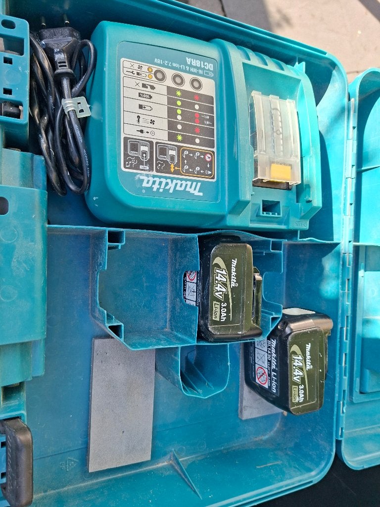 Makita 14.4 V  Makita batterijen +lader, Doe-het-zelf en Verbouw, Ophalen of Verzenden, Gebruikt, Boor- en Schroefmachine