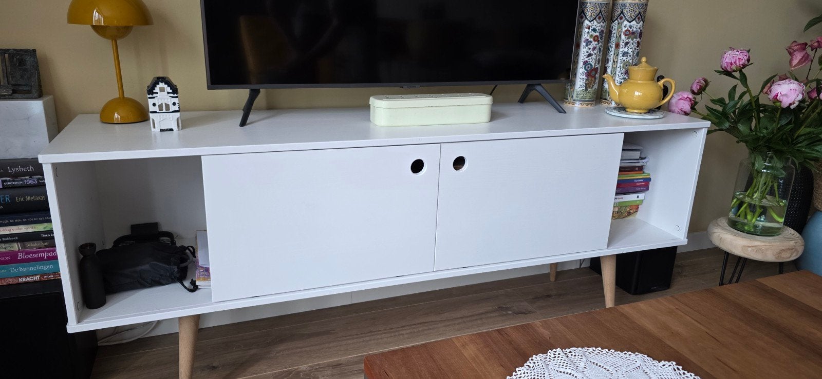 Tv meubel, Ophalen, 100 tot 150 cm, Scandinavisch, Zo goed als nieuw