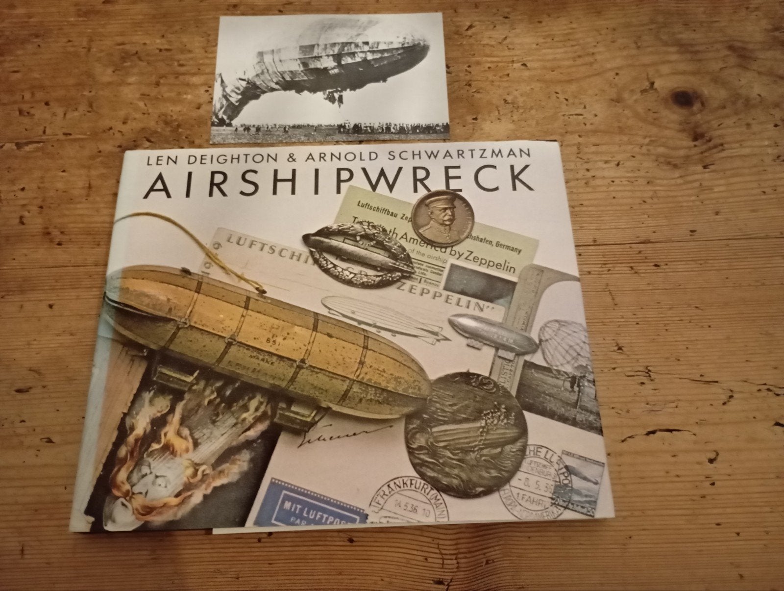 Airshipwreck Graf von Hindenburg Zeppelin Boek 1978 izgst, Antiek en Kunst, Ophalen of Verzenden