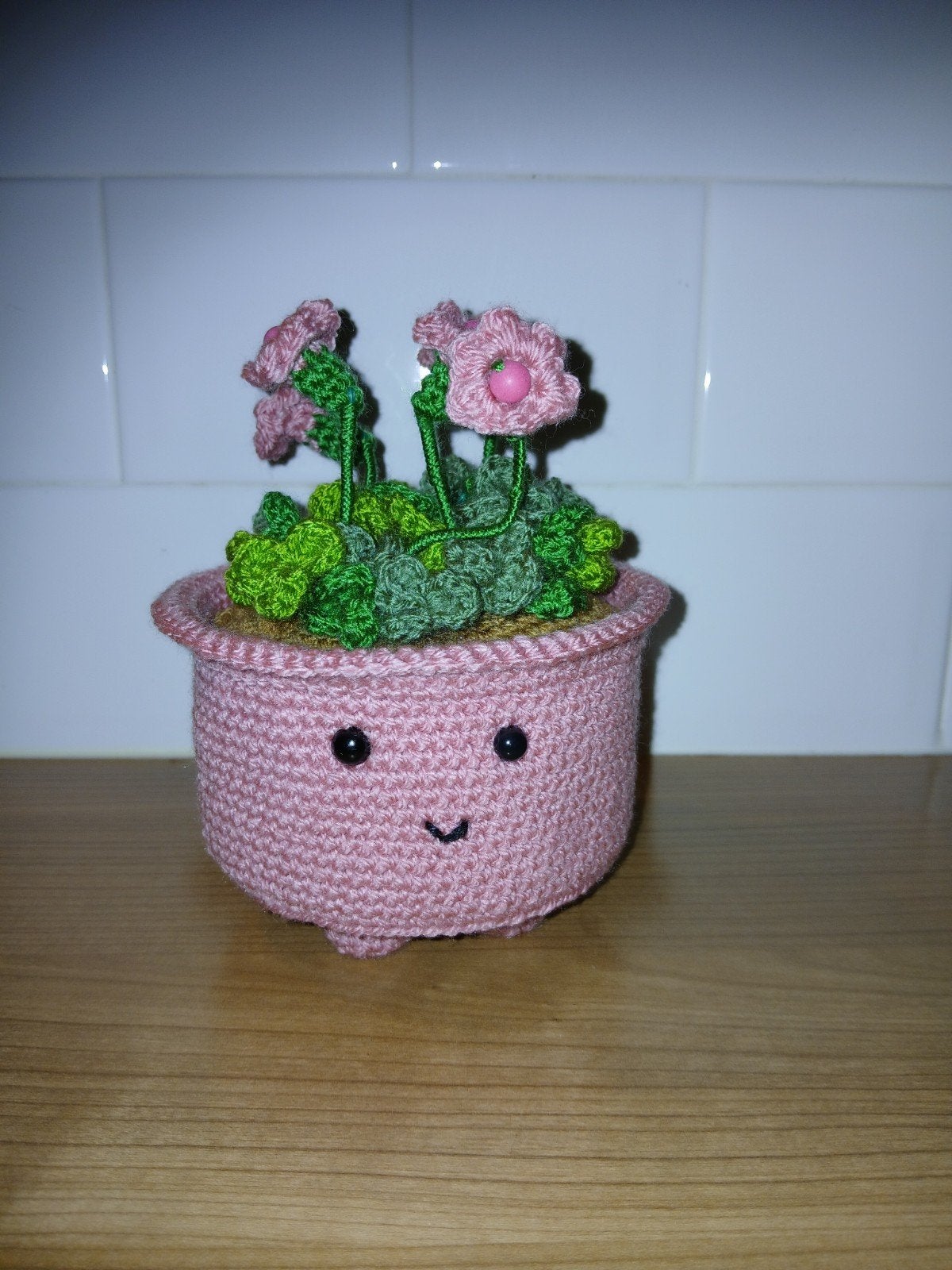 Gehaakte bloempot met gezichtje - Handgemaakt, Roze, Handgemaakt, Textiel, Zo goed als nieuw