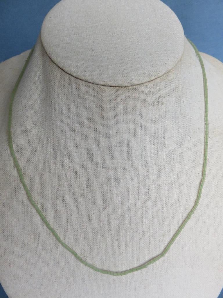 Hals snoertje in jade steen – 20 eeuw, Sieraden, Tassen en Uiterlijk, Kettingen, Ophalen of Verzenden, Zo goed als nieuw, Groen