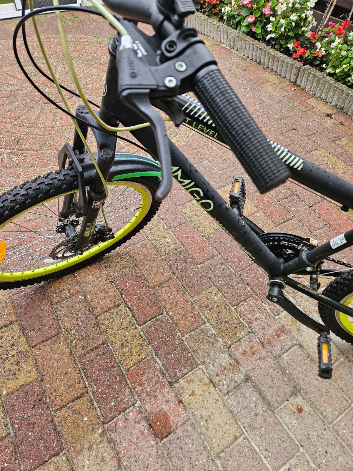 Amigo Kinderfiets - Zwart/Neon Geel, Fietsen en Brommers, Fietsen | Kinderfietsjes, Ophalen, 20 inch of meer, Gebruikt, Schijfrem