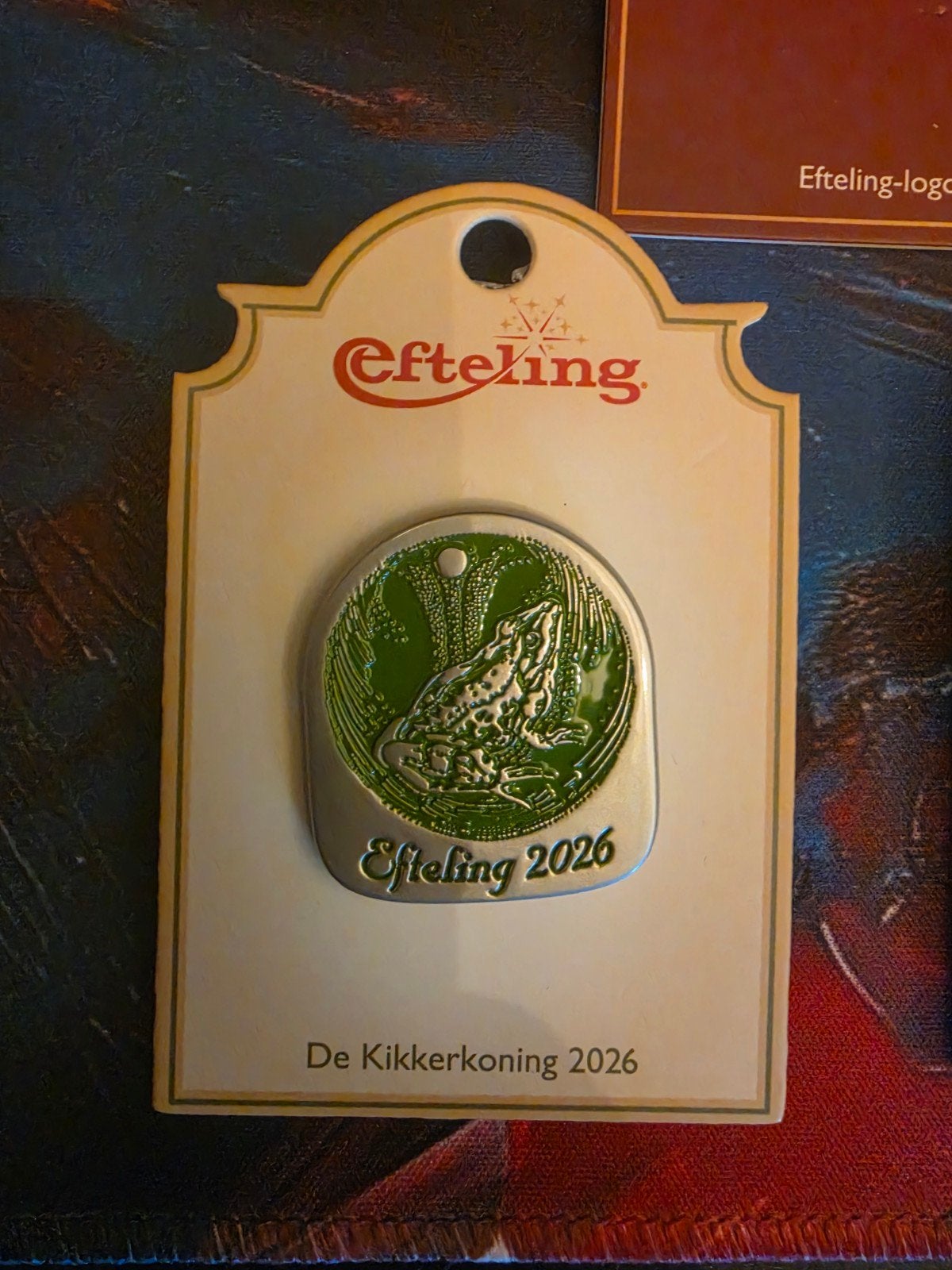 Efteling Jaarpin 2026 De Kikkerkoning, Verzamelen, Efteling, Verzenden, Nieuw
