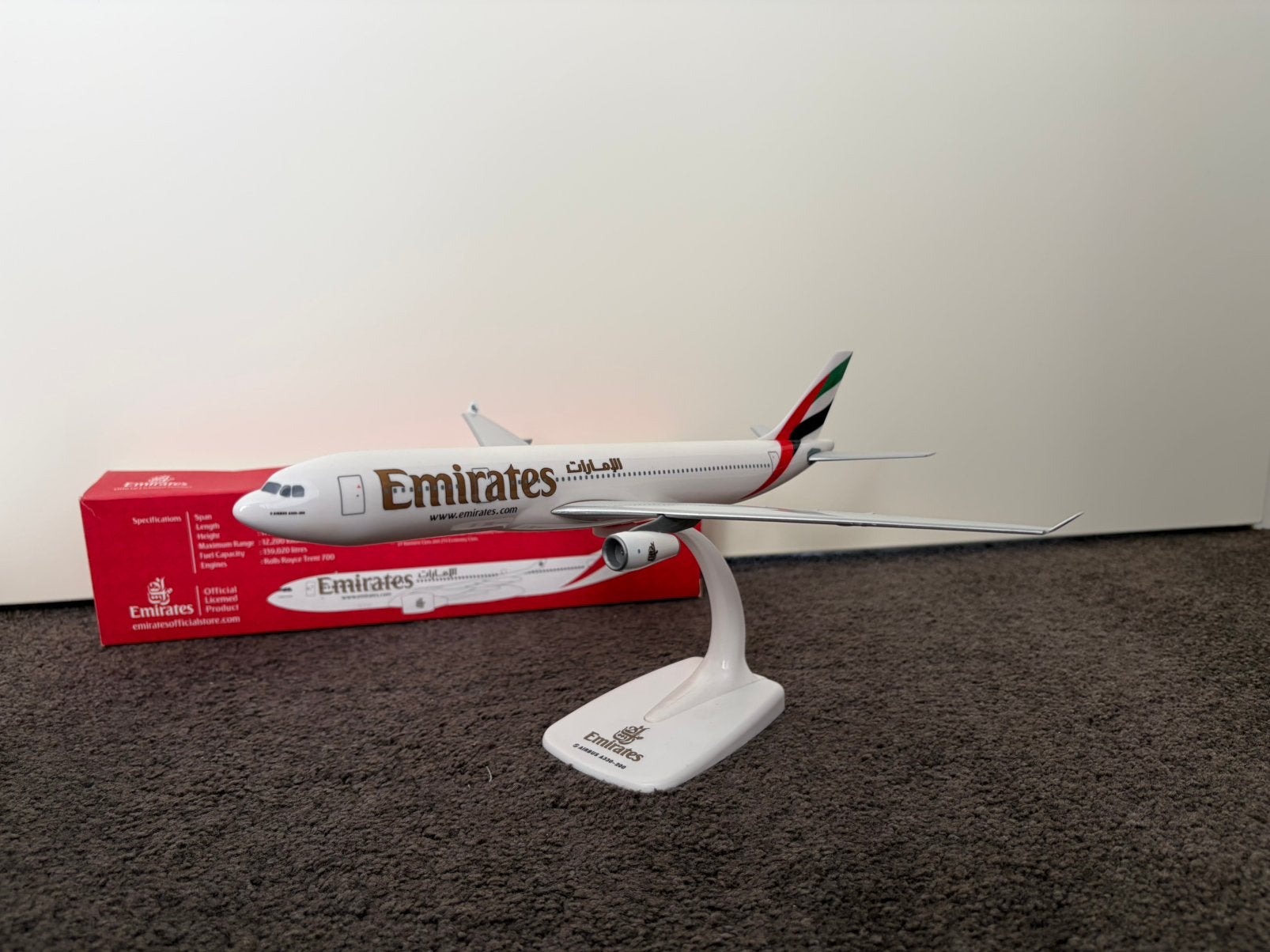 Emirates Airbus A330-200, Overige merken, 1:144 tot 1:200, Ophalen of Verzenden, Zo goed als nieuw