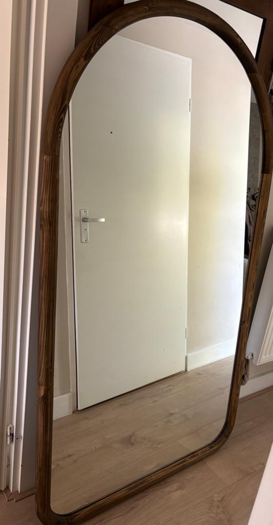Boogspiegel Walnoot houten 180x100 cm. Let op! Zwaar!, Huis en Inrichting, Woonaccessoires | Spiegels, Ophalen, Minder dan 50 cm