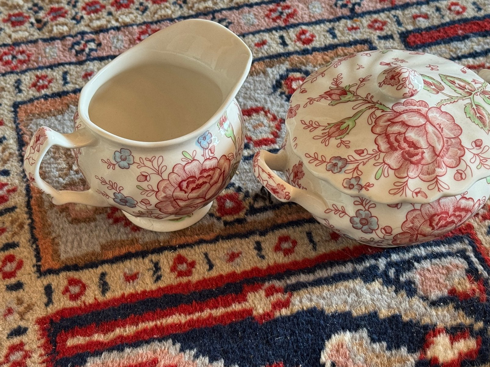 Johnson Bros Rose Chintz grote suikerpot en melkkan, Antiek en Kunst, Antiek | Servies los, Ophalen