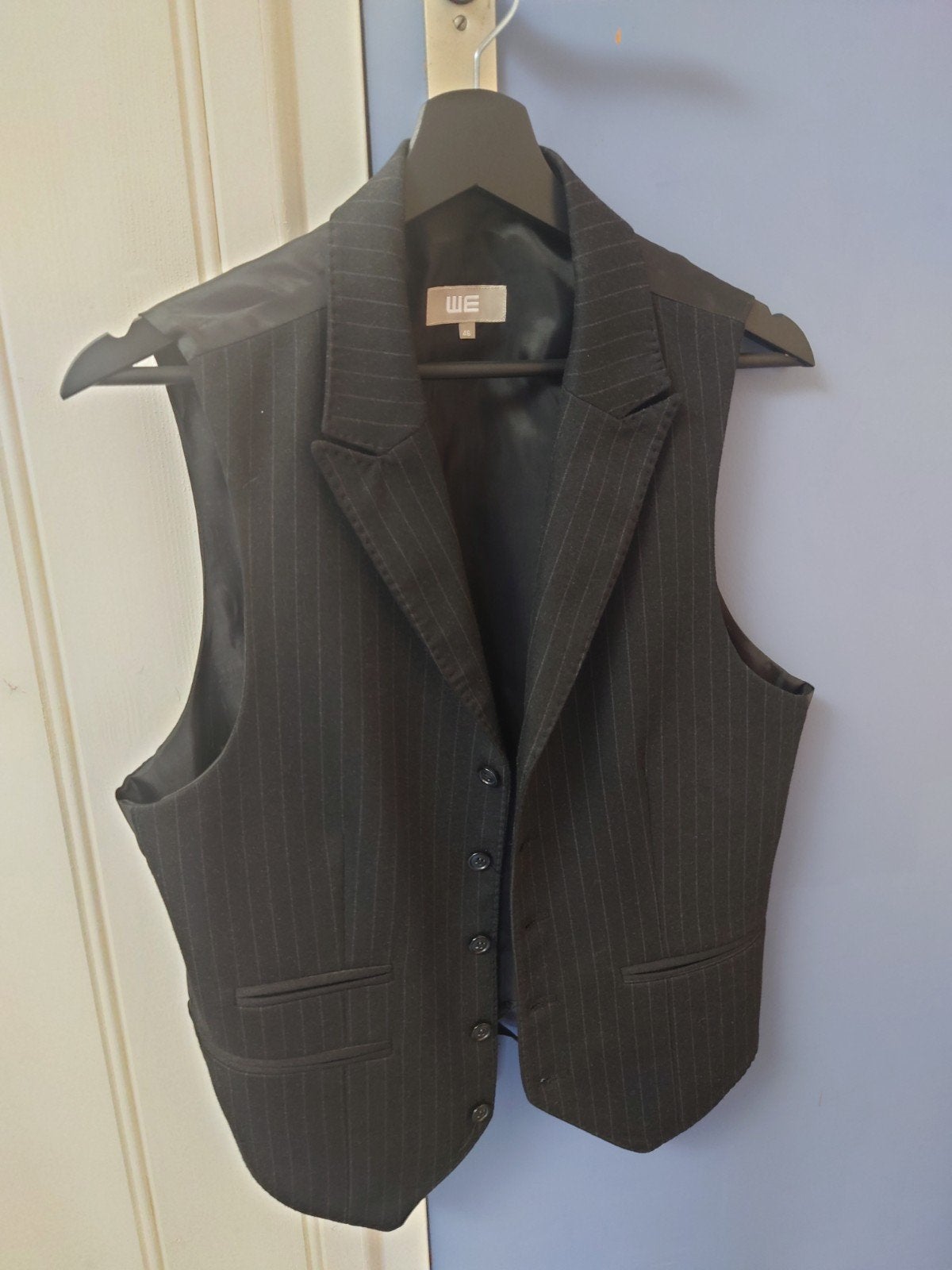 WE, zwart herengilet met krijtstreep, maat 46, zgan!, Ophalen of Verzenden, Zo goed als nieuw, Zwart, WE Fashion