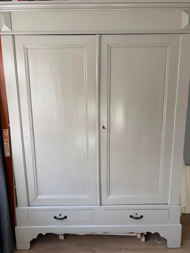 Leuke grijs / bruine broodkast met veel ruimte, Ophalen, Met plank(en), Gebruikt, 100 tot 150 cm