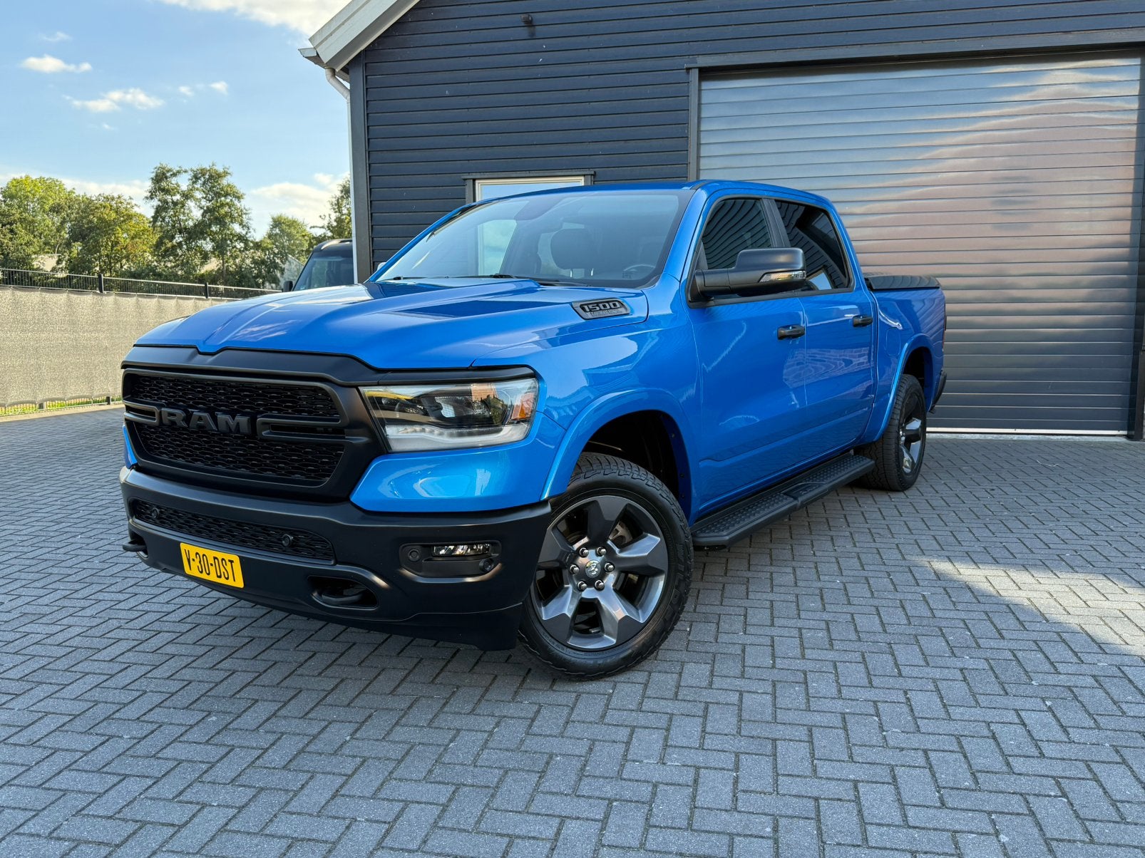 RAM 1500 5.7L V8 Hemi 4x4 1e eigenaar NL nieuw geleverd!!, Auto's, Automaat, 5654 cc, Leder en Stof, Origineel Nederlands