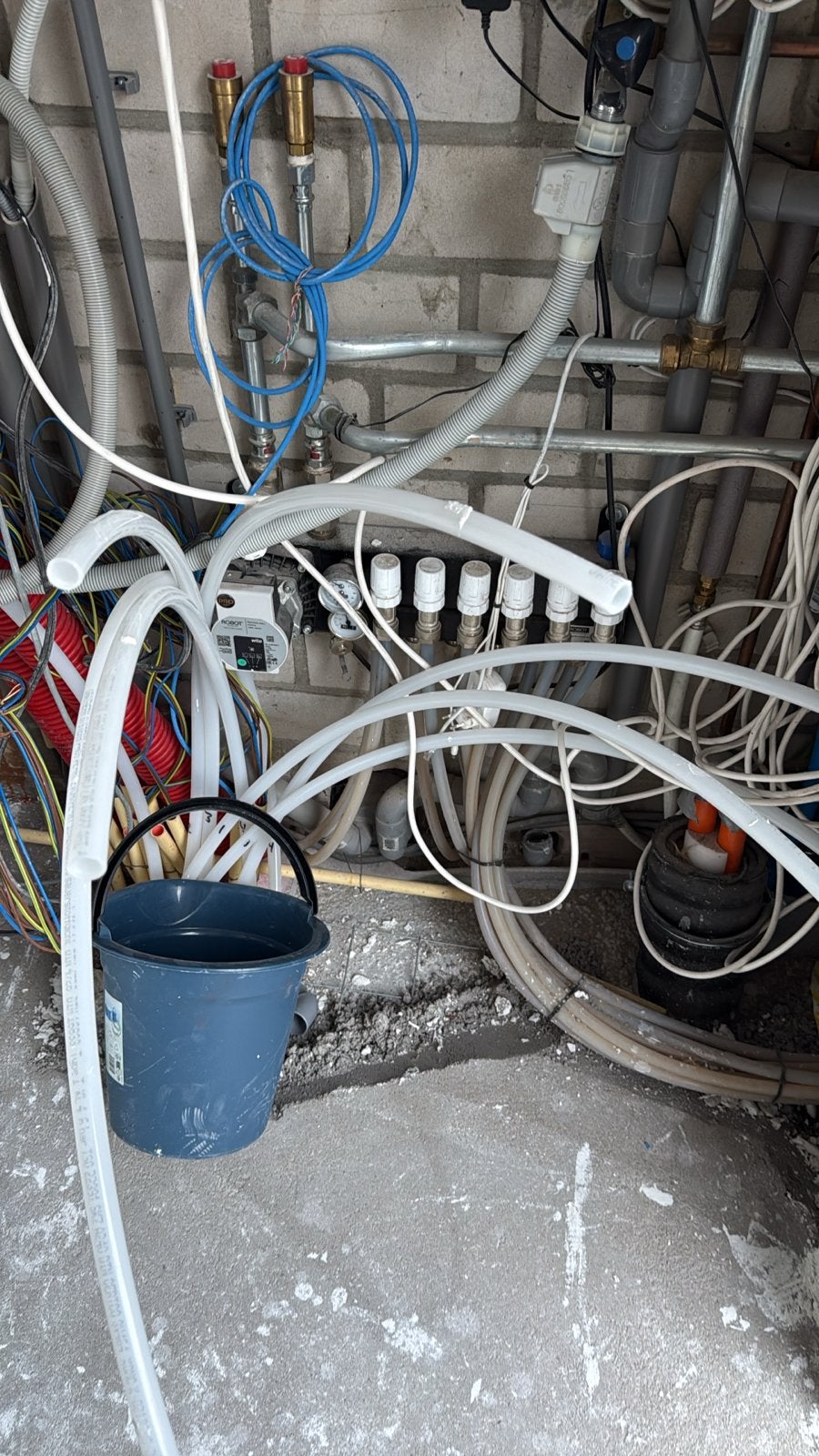 Foto 3 van Robot stalen vloerverwarming verdeler zes groepen