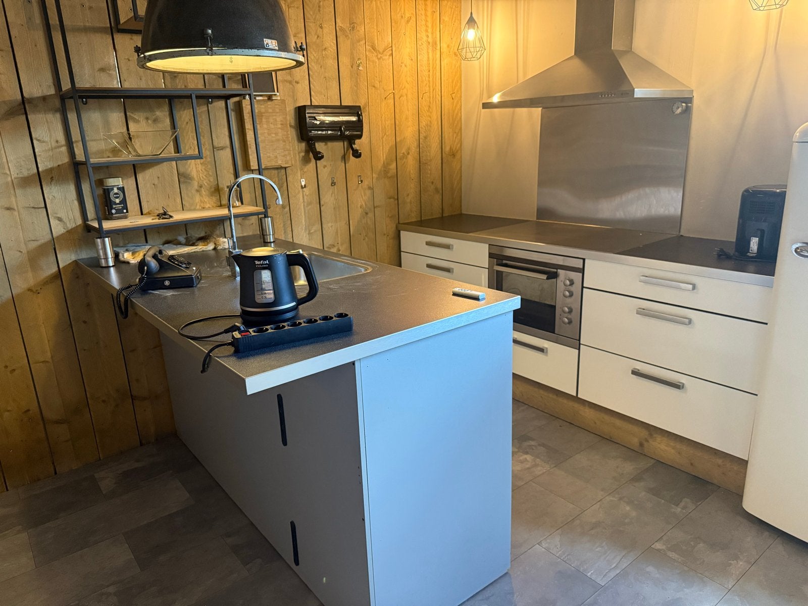 Keuken met Indesit vaatwasser, Ophalen, Gebruikt, 60 cm of meer, Minder dan 10 liter
