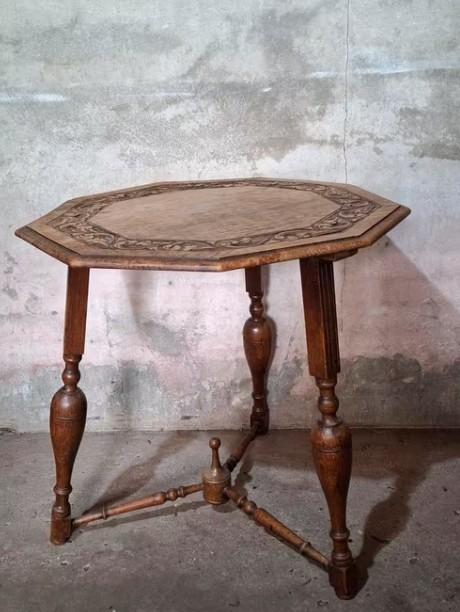 Oude antieke bijzettafel houtsnijwerk Mechelse tafel, Antiek en Kunst, Ophalen of Verzenden