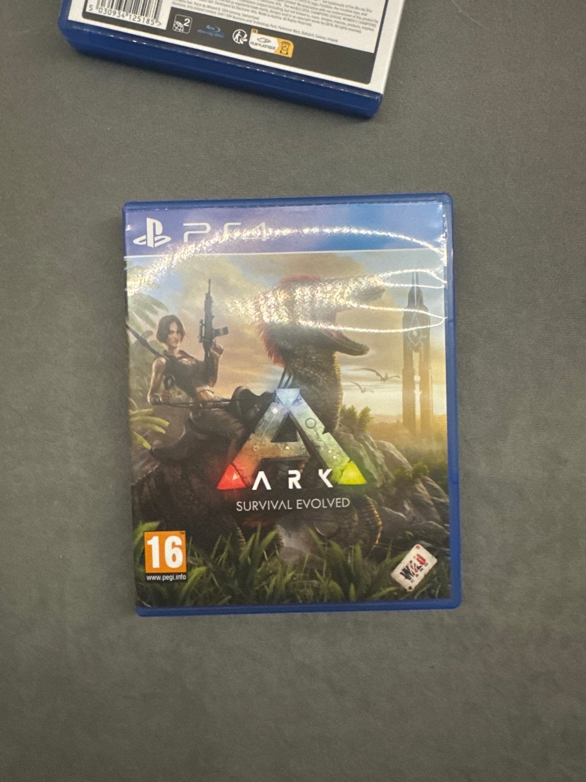ARK Survival Evolved, PS4, Spelcomputers en Games, Overige genres, 1 speler, Ophalen of Verzenden, Zo goed als nieuw