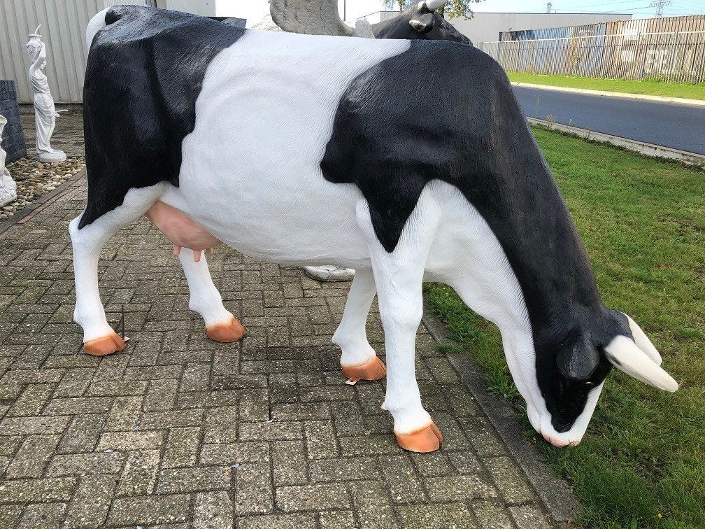 XXL Beeld van een Grazende Koe – 130 x 200 cm, Dierenbeeld, Kunststof, ., Ophalen of Verzenden