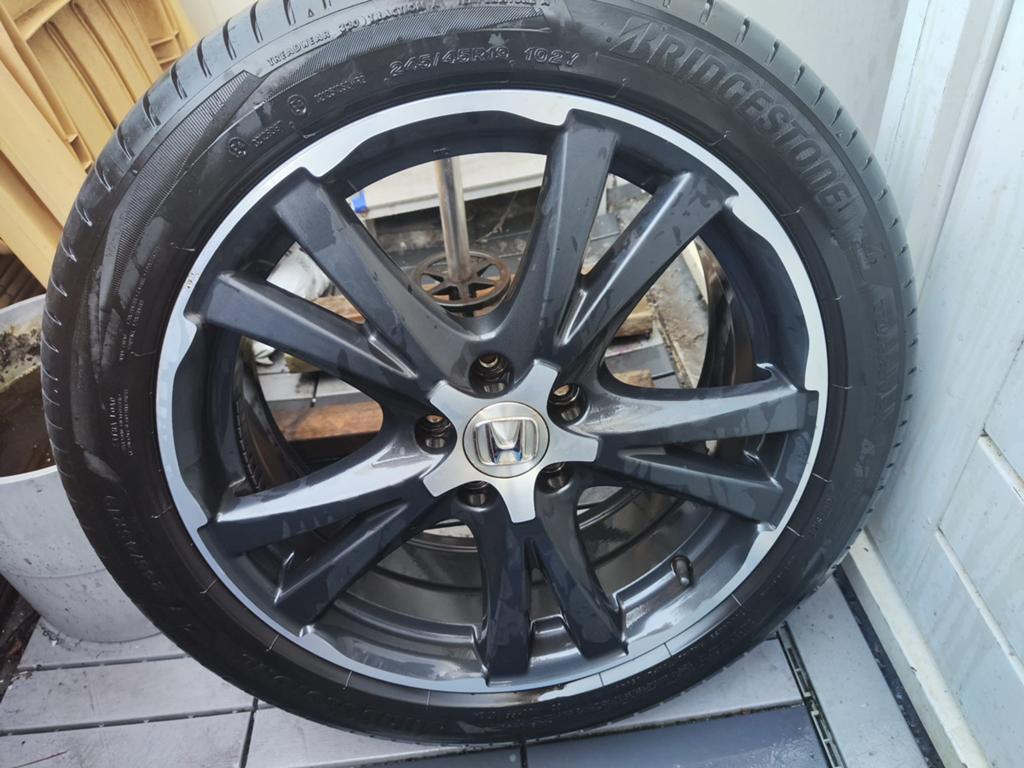 Orginele zomerbanden met lichtmetalen velgen Honda CR-V., Ophalen, Zomerbanden