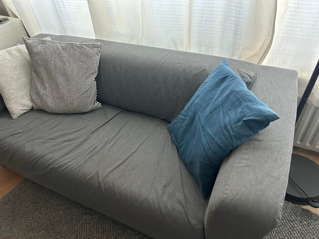 Comfortabele grijze tweezitsbank, Huis en Inrichting, Banken | Bankstellen, Ophalen, Gebruikt, 150 tot 200 cm, Tweepersoons