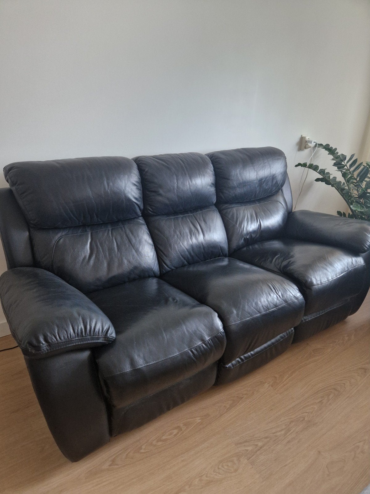 Zwarte leren 3+2 bank met relaxfunctie - 206x140cm, Modern met relaxfunctie, Gebruikt, 125 tot 150 cm, Leer