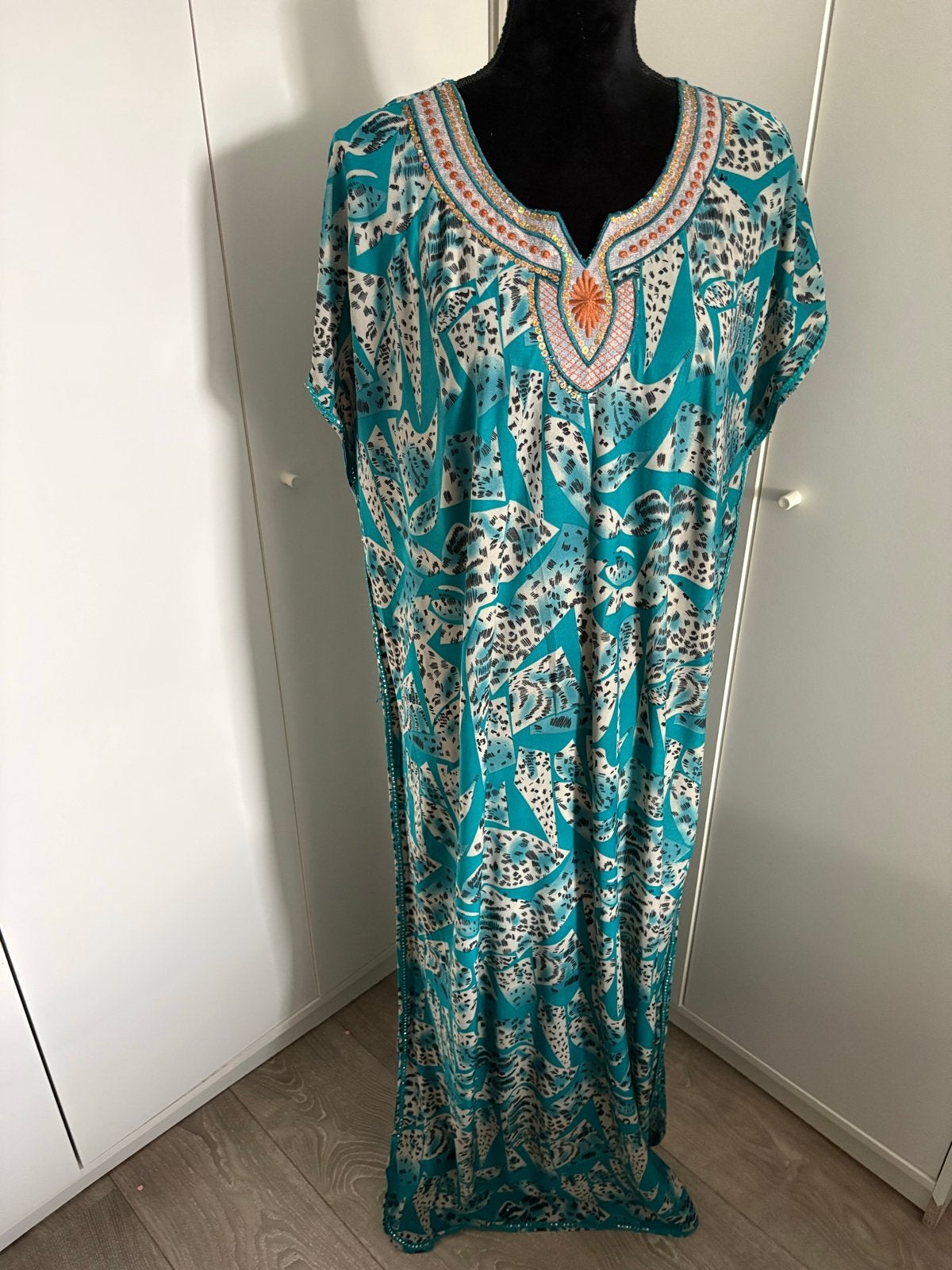 Kaftan van L Jims met borduursel en pailletten, Maat 38/40 (M), Meerkleurig, Ophalen of Verzenden, Zo goed als nieuw