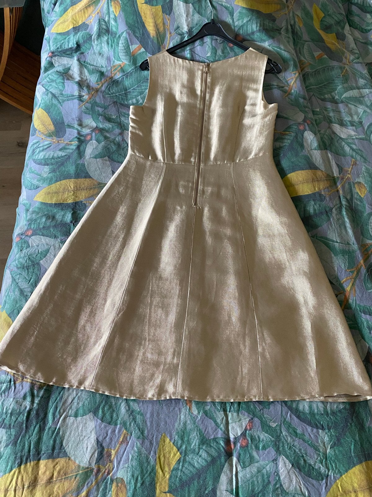Elegante gouden cocktailjurk - Luisa Cerano, Kleding | Dames, Maat 38/40 (M), Ophalen of Verzenden, Zo goed als nieuw, Boven de knie