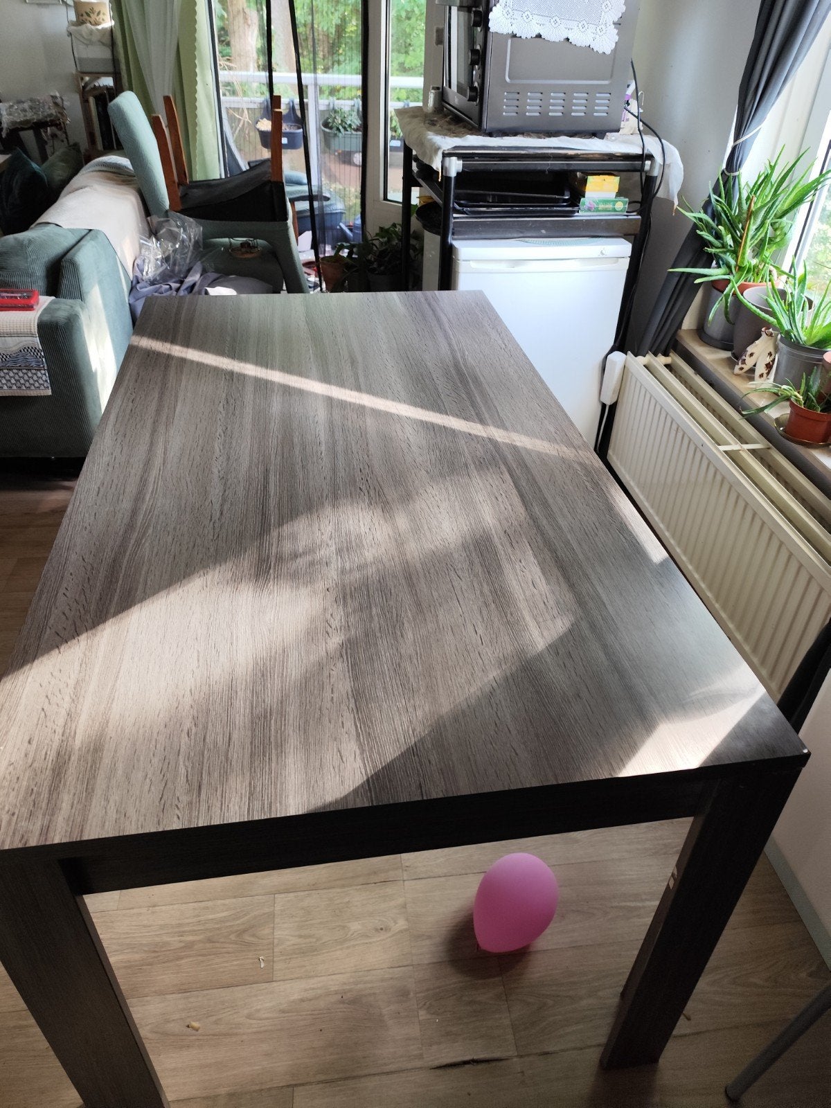 Foto 4 van Uitschuifbare eettafel - Grijs houtnerf - Zo goed als nieuw