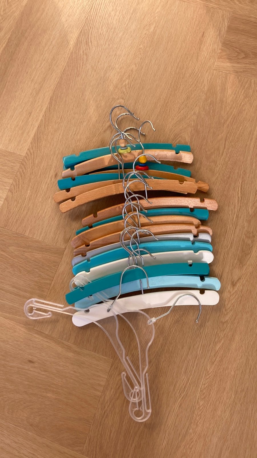 Kledinghangers jongen gratis, Kleding | Dames, Kledinghangers, Ophalen, Zo goed als nieuw, Kunststof