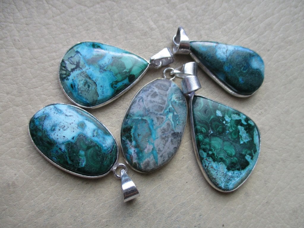 partij malachiet/chrysocolla natuursteen hangers, Nieuw, Ophalen of Verzenden, Steen of Mineraal, Met edelsteen