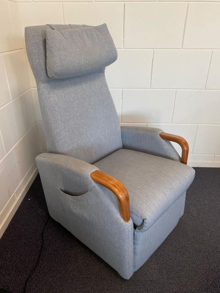 Fitform sta op relax stoel lichtblauw stof - 260112, Huis en Inrichting, Stoelen, Zo goed als nieuw, Verzenden, Blauw, Eén