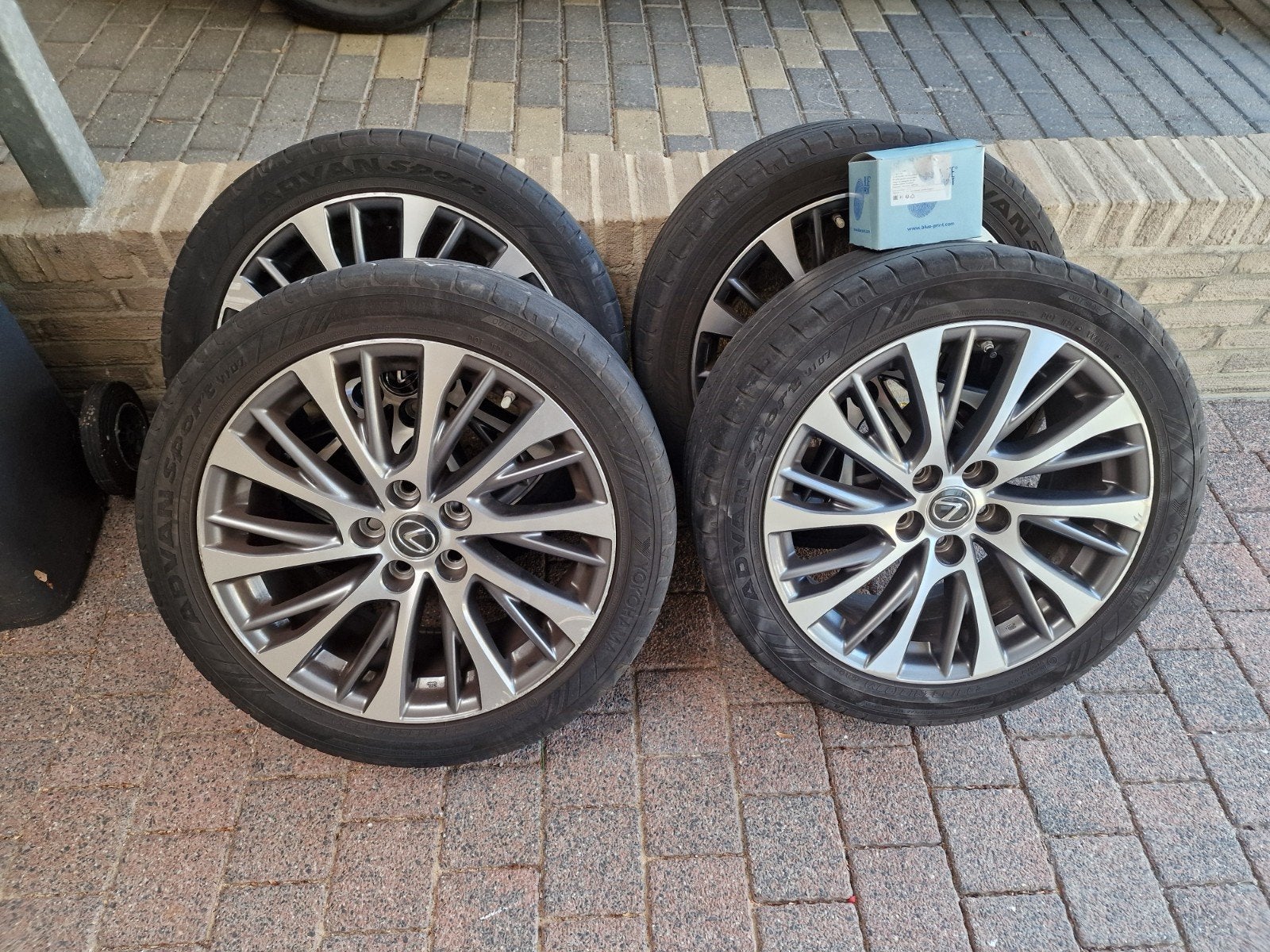 autobanden en velg lexus es 300h, Ophalen, 18 inch, Gebruikt, 235 mm
