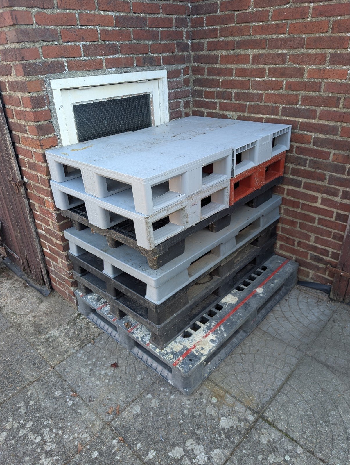 Diverse kunststof pallets: industrie, hygiëne, europallets, Ophalen