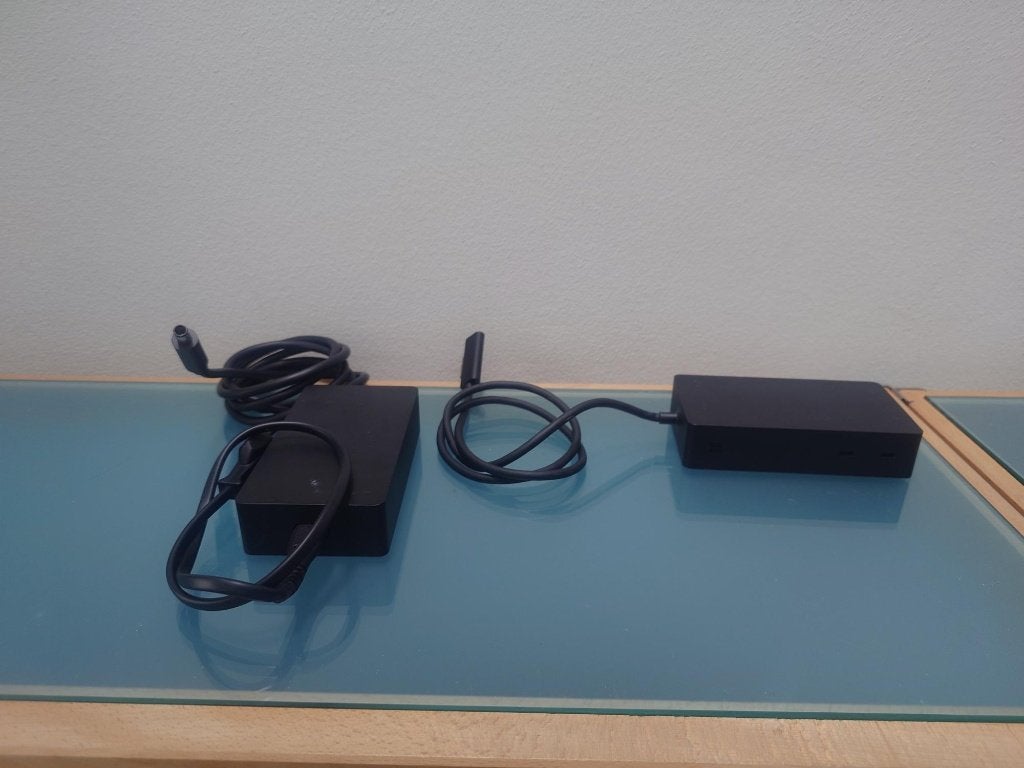 Microsoft Surface Dock 2 met voeding, Computers en Software, Dockingstations, Docking station, Laptop, Ophalen of Verzenden, Zo goed als nieuw