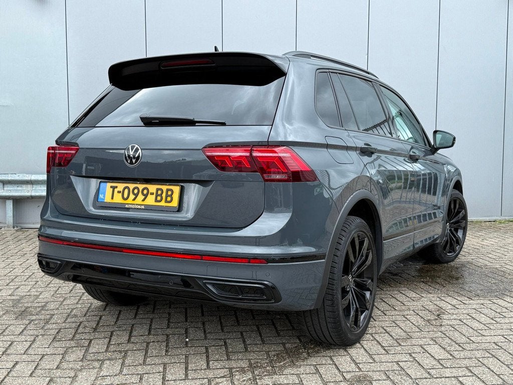 Volkswagen Tiguan 1.4 TSI eHybrid R-Line Business | Panorama, Auto's, Volkswagen, 1716 kg, 4 cilinders, 150 pk, Leder en Stof