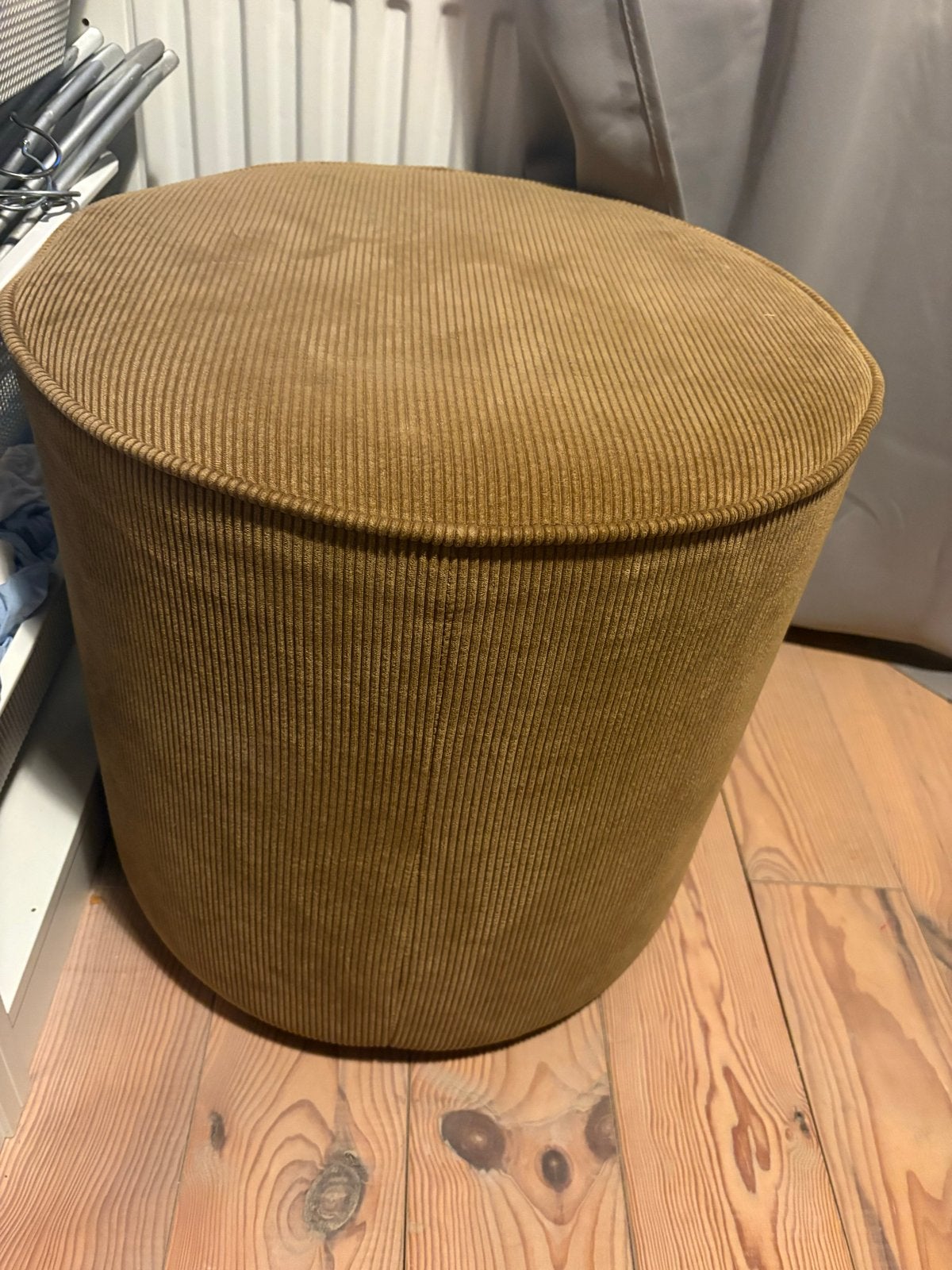 Gele ribfluwelen poef - Comfortabel en stijlvol, Ophalen, Gebruikt, Rond, Minder dan 50 cm