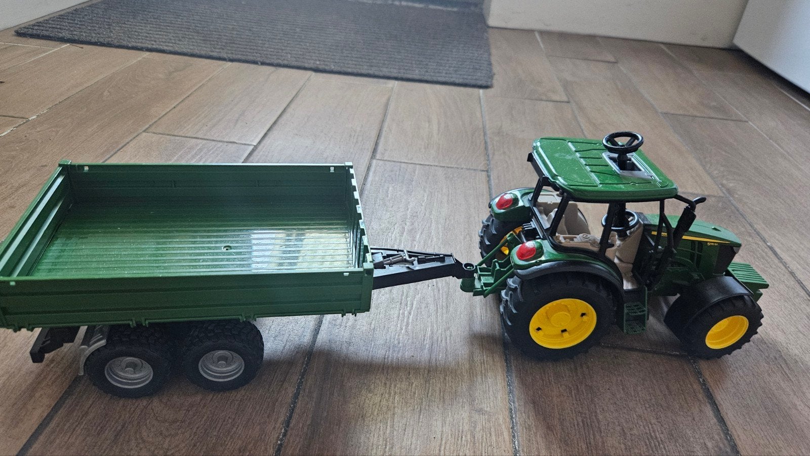 Bruder John Deere Tractor met aanhanger, Ophalen of Verzenden, Gebruikt