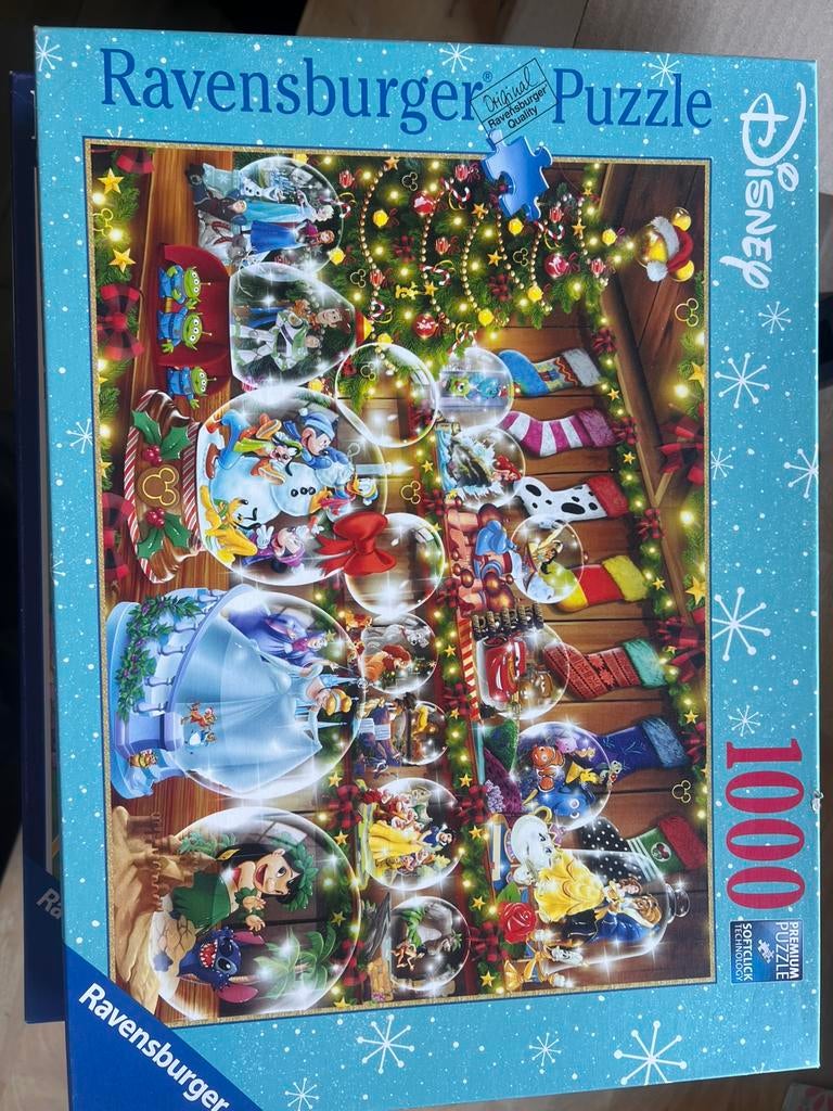 Disney puzzels kerst, prinsessen en donald duck, Ophalen of Verzenden, 500 t/m 1500 stukjes, Zo goed als nieuw, Legpuzzel
