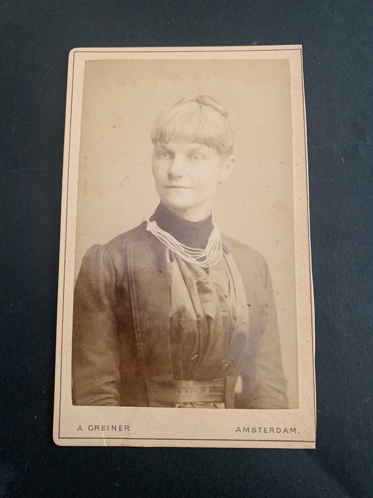 cdv carte de visite dame Amsterdam A Greiner, Verzamelen, Foto's en Prenten, Verzenden, Voor 1940, Zo goed als nieuw, Foto
