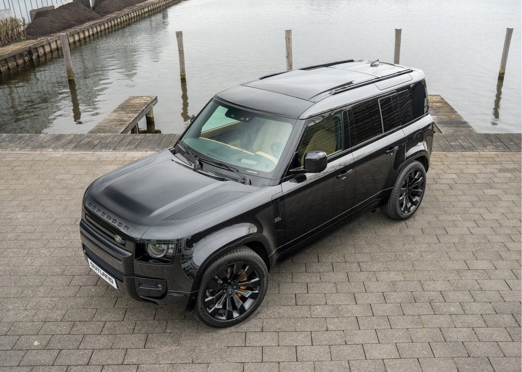 Land Rover Defender 110 P300e 110 X-Dynamic HSE 22" Urban |, Auto's, Land Rover, Gebruikt, 4 cilinders, 3000 kg, Zwart