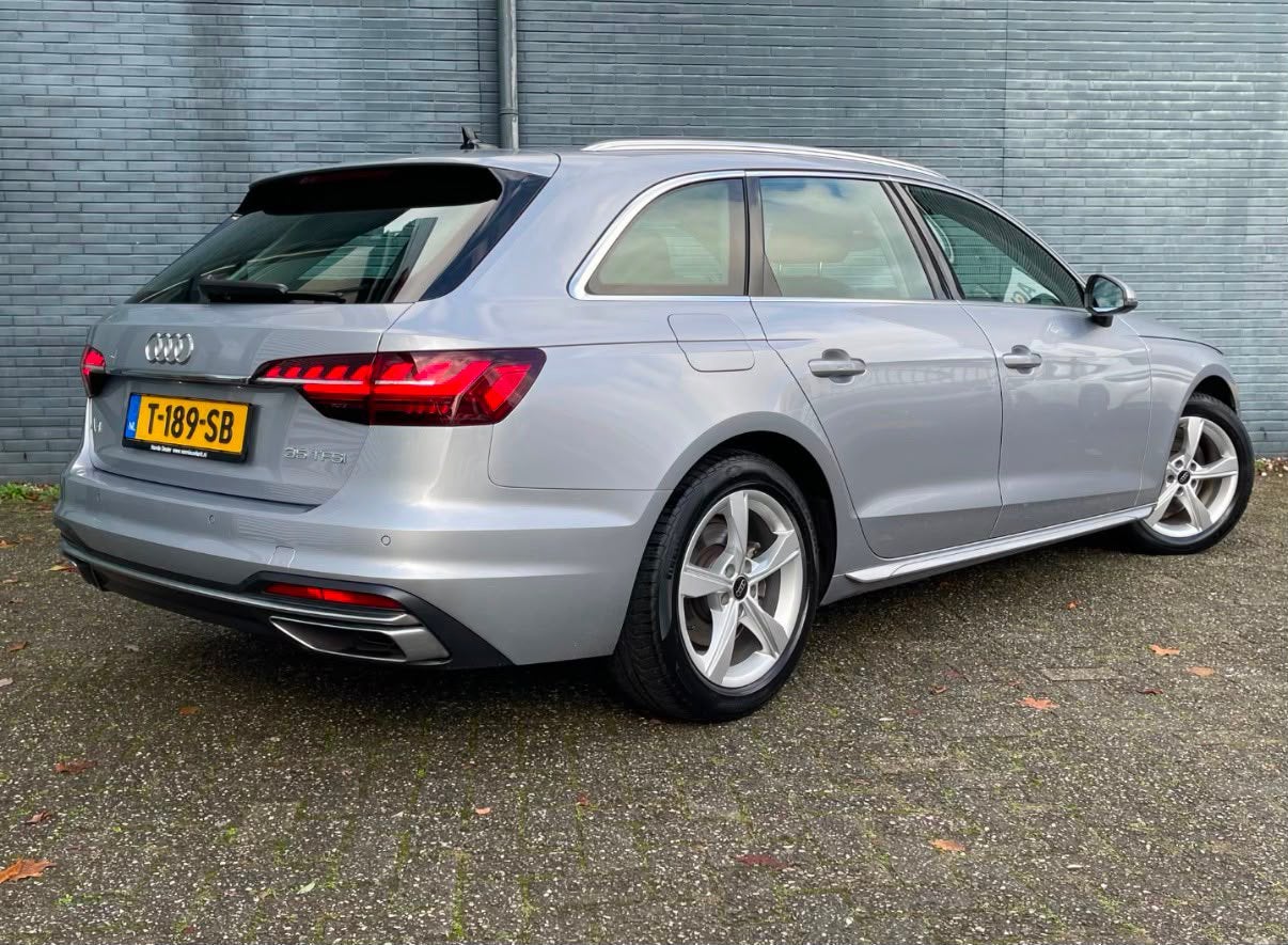 Audi A4 35 Tfsi 150pk Mhev S Tronic 2023 Grijs, Auto's, Audi, 4 cilinders, 1984 cc, A4, Origineel Nederlands