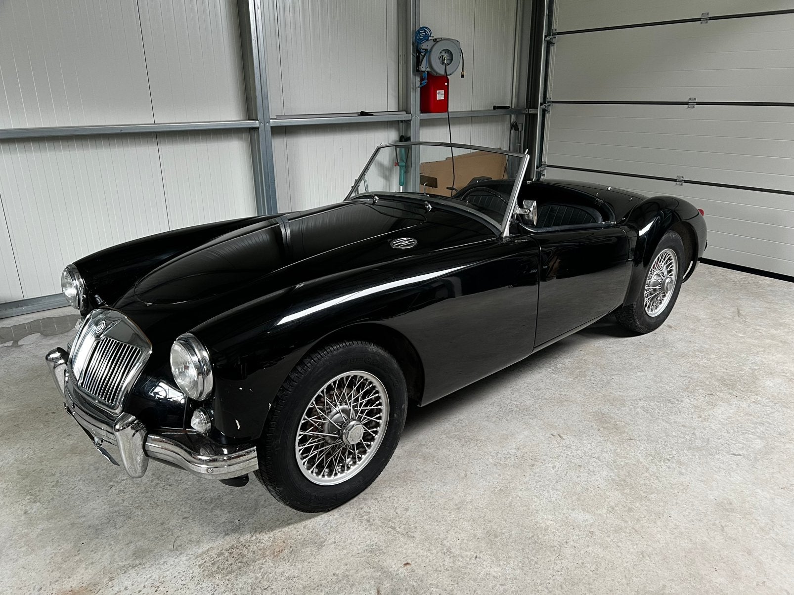 MGA, 1489 cc, 880 kg, Cabriolet, Zwart