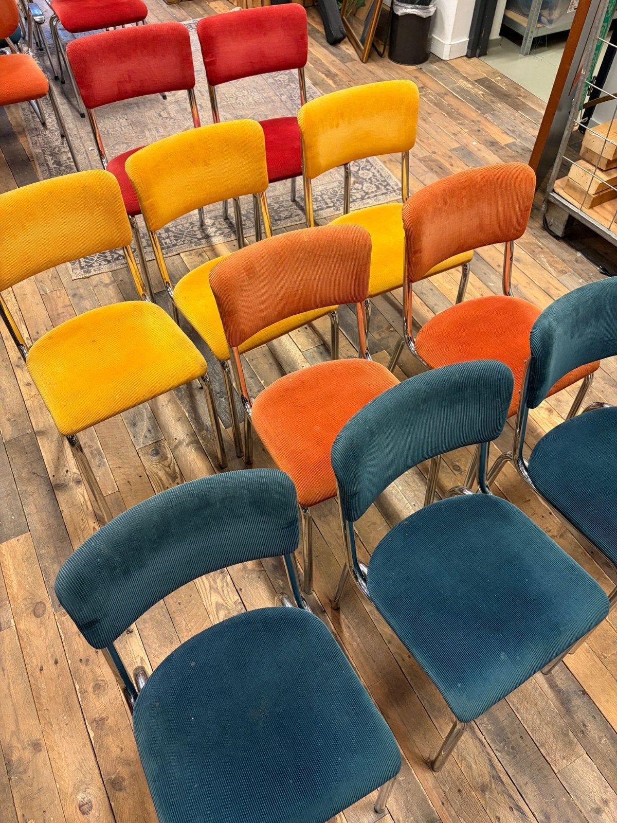 24 Zuiver Ridge Rib Kink eetkamerstoelen & vintage werkbank, Ophalen of Verzenden, Overige kleuren, Vijf, Zes of meer stoelen