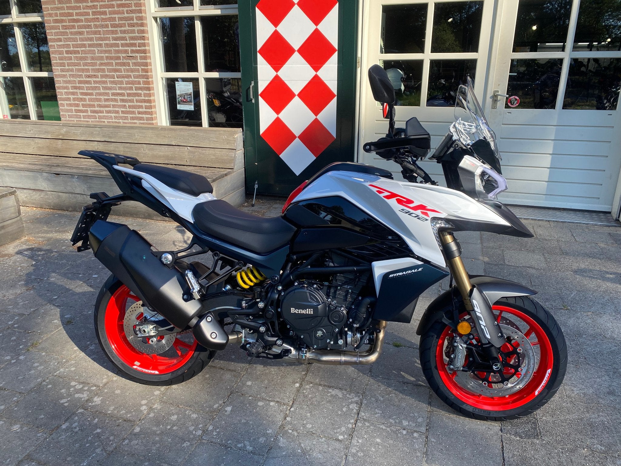 Benelli TRK 902 STRADALE ABS (bj 2026), Motoren, Nieuw, Strada Fornace Vecchia 30
61122  Pesaro, IT, Bedrijf, Support@benelli.com