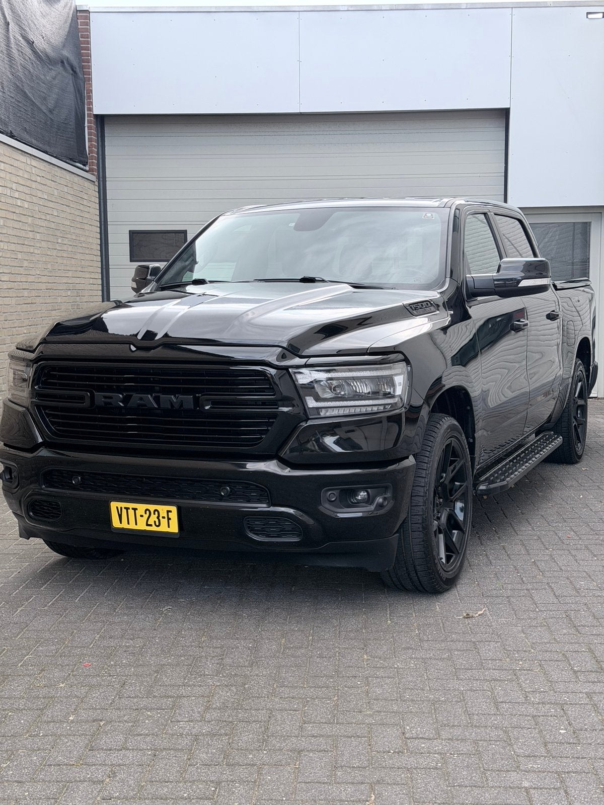 Dodge RAM 1500 Big Horn 5.7 HEMI LPG | Full Black | Marge, Auto's, Bestelauto's, 5654 cc, Zwart, Particulier, 396 pk