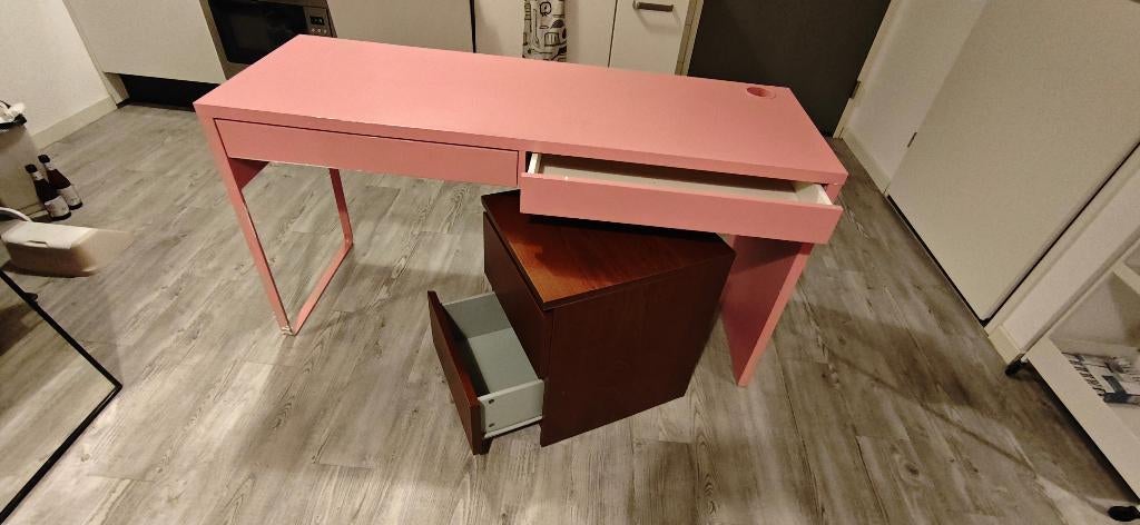 Pink desk, Ophalen, Gebruikt, Roze, 50 cm