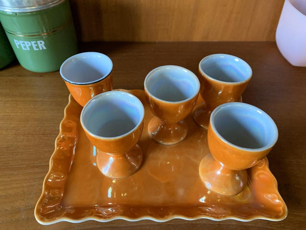 Victoria oranje Czechoslovakia eierdoppen op schaal, Ophalen of Verzenden