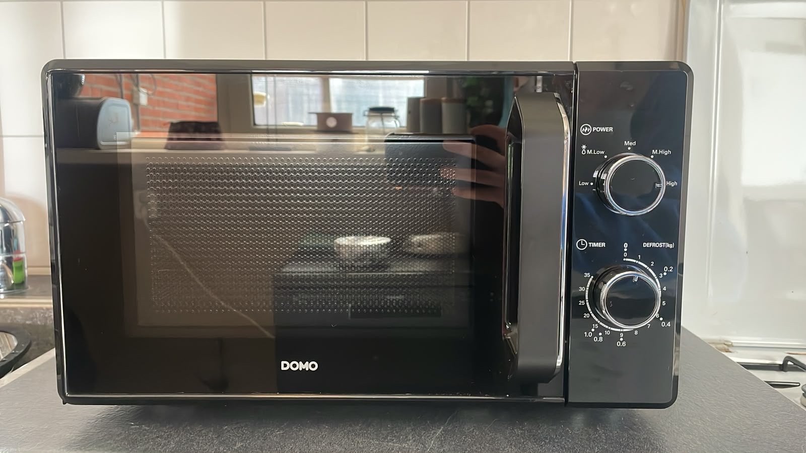 Domo Magnetron - Zwart, Zo goed als nieuw, Ophalen of Verzenden, Draaiplateau, Magnetron, Zo goed als nieuw